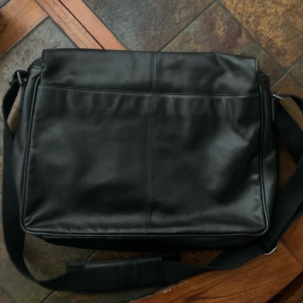 KENNETH COLE MESSENGER / LAPTOP BAG - Picture 4 of 5